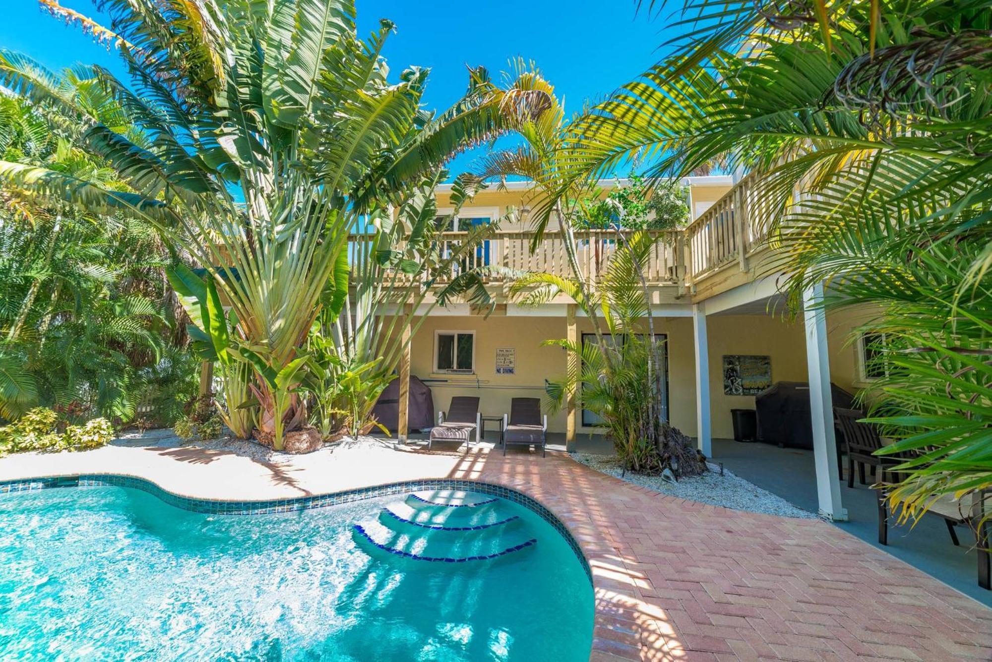 Island Girl West - Heated Pool Porches Beach Gear Walk To Beach Holmes Beach Exterior photo